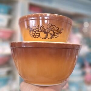 Old Orchard Pyrex 401 , Pyrex 402, Vintage Nesting Bowls, Mixing Bowls , Corning